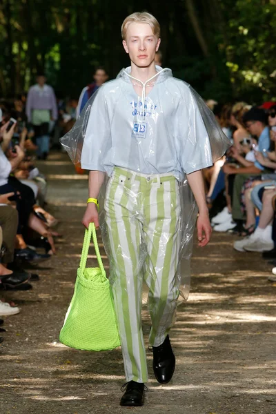 Look 30
